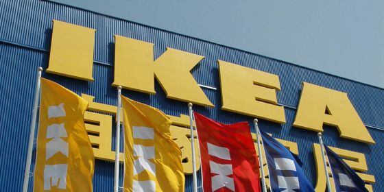 Logo de Ikea en un almacén del grupo.