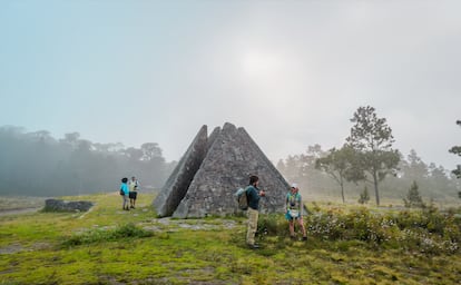 Las pirámides de Constanza se encuentran en pleno parque nacional, a unos 2.300 metros de altitud. Esta es la ciudad más elevada de República Dominicana. 