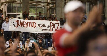 Manifestación a favor de los acuerdos de paz con las FARC, en Medellín.