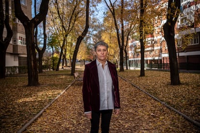 Leonor García, víctima de abusos sexuales en Bilbao, posa en el barrio de Aluche, Madrid, el pasado diciembre.