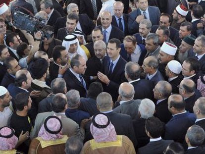 El presidente de Siria, Bachar el Asad (en el centro), atiende una celebración religiosa en Damasco el pasado 8 de agosto.