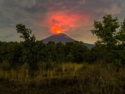 El volcán Popocatépetl visto desde San Nicolás de los Ranchos (Puebla) en 2023.