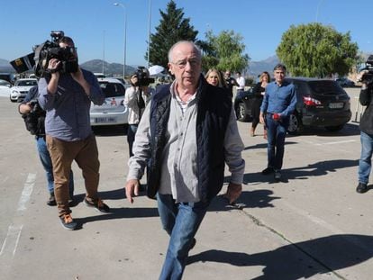 Rodrigo Rato entrando en la cárcel de Soto del Real. 