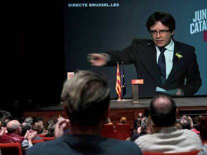 El expresident de la Generalitat, Carles Puigdemont, inerviene desde Bruselas en un acto de Junts per Catalunya.