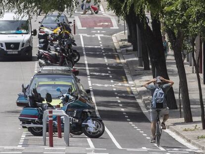 El carril bici del carrer de Camèlies de Barcelona.