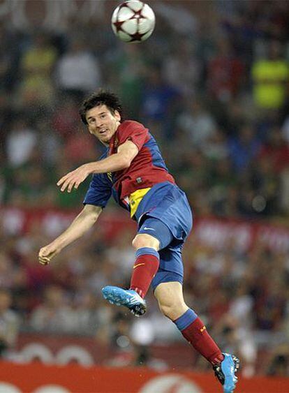 Messi marca de cabeza el segundo gol del Barça en la final de la pasada 'Champions' contra el Manchester.