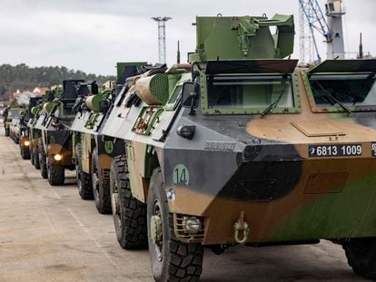 Vehículos de reacción rápida de la OTAN en una base militar de Noruega.