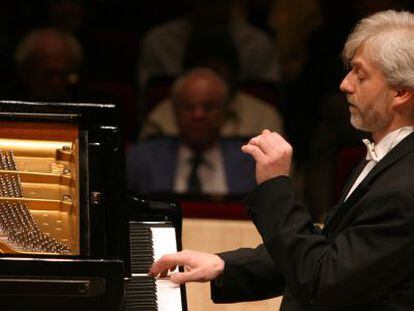 Krystian Zimerman en el Carnegie Hall en abril de 2005.