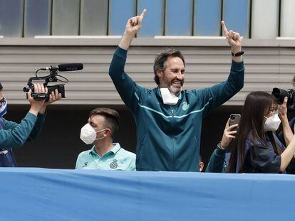 Vicente Moreno, entrenador de l'Espanyol, celebra l'ascens aquest diumenge, a Cornellà.