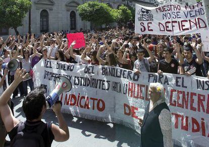 Protesta contra los recortes celebrada en Sevilla este jueves.