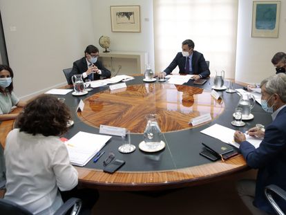 El presidente del Gobierno, Pedro Sánchez, preside la reunión del Comité de Seguimiento del coronavirus, este martes en La Moncloa.