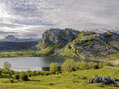 Enol, uno de los lagos glaciares de Covadonga (Asturias).