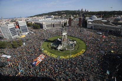 Vista general de la plaça d'Espanya (Barcelona) durante la celebración de la Diada, el 11 de septiembre.