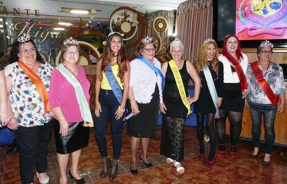 Mujeres que participan en una fiesta &#039;solo para ellas&#039; en G&uuml;&iacute;mar, Tenerife.