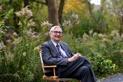 El biólogo estadounidense Edward O. Wilson posa en un retrato en Lexington (Massachusetts, EE UU), el pasado octubre.