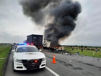 Un accidente entre un tráiler y un camioneta en la carretera Hidalgo-Zaragoza, en el estado de Tamaulipas.