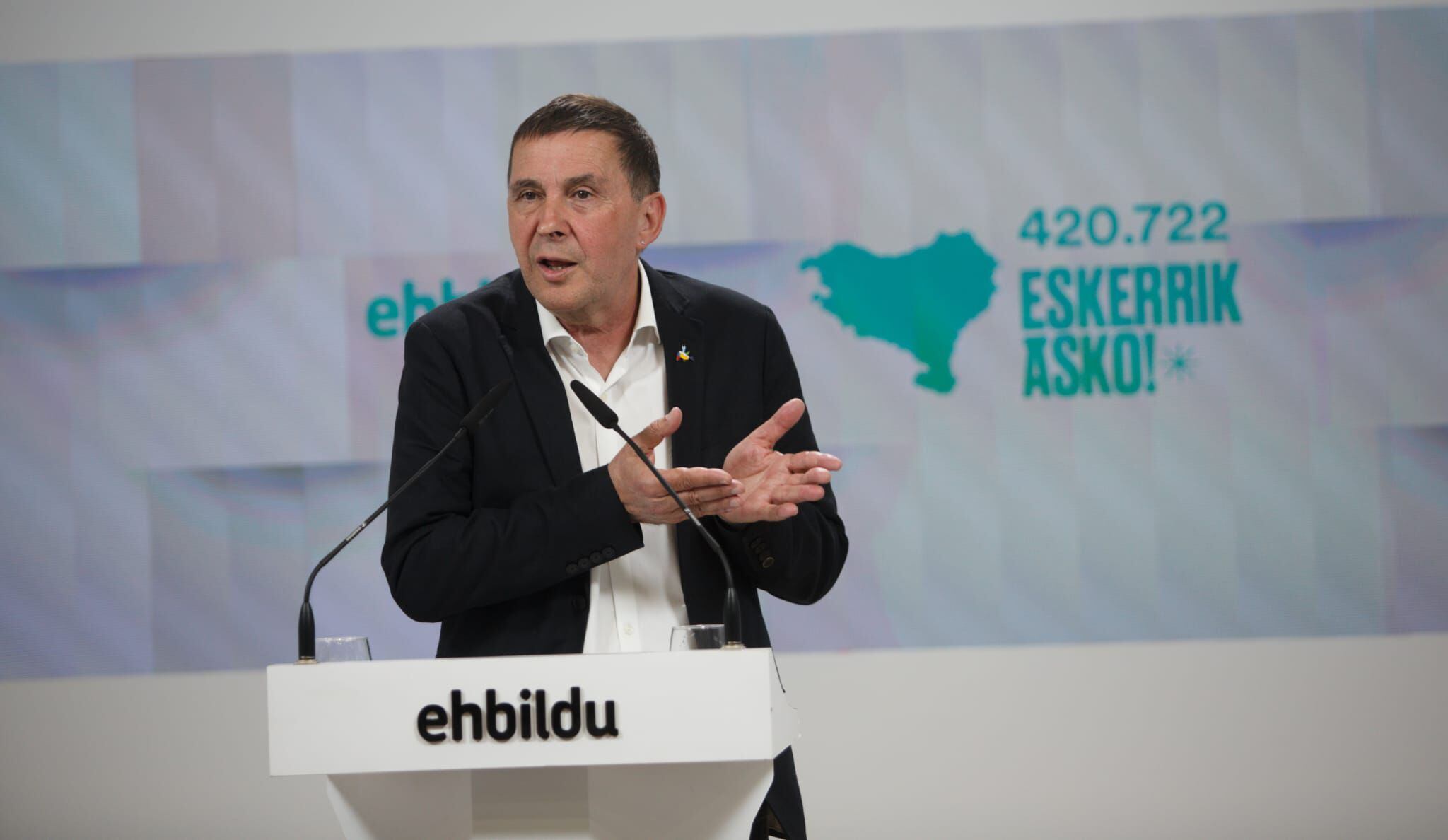 Arnaldo Otegi comparece este lunes en un receso de la Ejecutiva nacional de EH Bildu que analiza los resultados electorales.