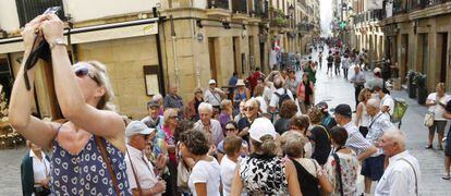 Un grupo de turistas extranjeros en San Sebastián.