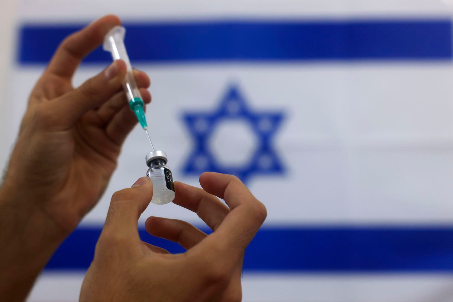 La vacuna de Pfizer reduce los casos sintomáticos en un 94%, según un  estudio sobre 1,2 millones de israelíes | Sociedad | EL PAÍS