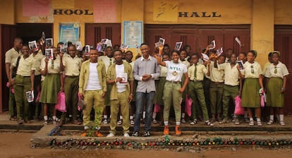 Talleres de padres e hijos de la ONG de salud mental MANI, en Lagos (Nigeria).