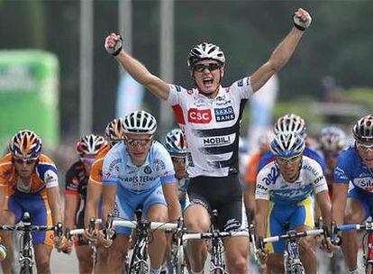Breschel celebra el triunfo de etapa en Madrid