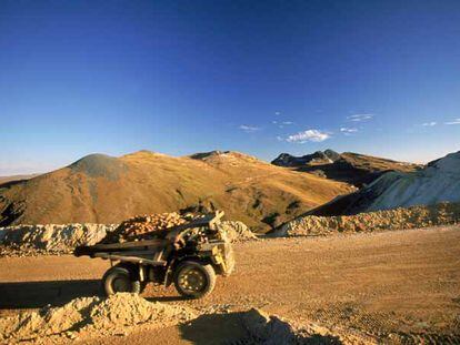 Vista de la mina Yanacocha en Perú, explotada por la compañía Newmont Mining, la mayor productora de oro del mundo.