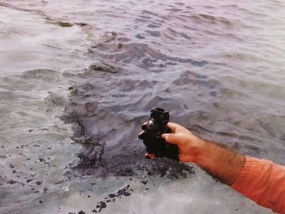 Mancha oleaginosa en las proximidades de la ría de Arousa.