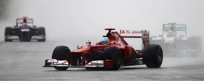 El Ferrari de Fernando Alonso, en un instante de la carrera.