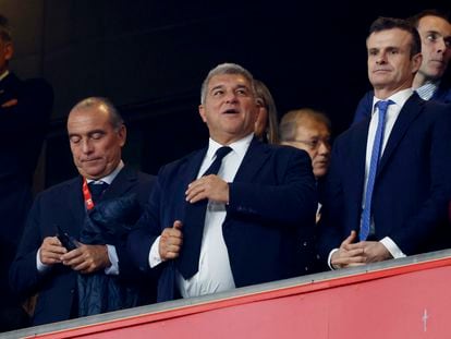 Joan Laporta en el palco de San Mamés.