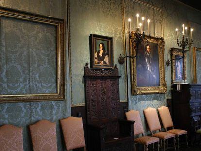 En los extremos, espacios donde estaban varias de las obras robadas en 1990 en el Museo Gardner de Boston.