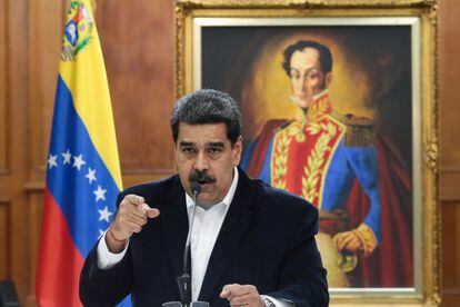 Nicolás Maduro durante una reunión con militares en Caracas, el pasado mayo.