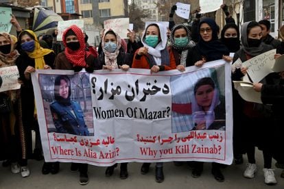Un grupo de activistas protestaba contra los talibanes por la desaparición de varias mujeres, en enero en Kabul.