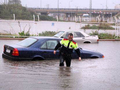 Inundaciones en algunas carreteras y zonas de Tarragona, en una foto de archivo.