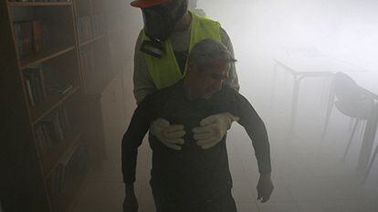 Simulacro de rescate de un hombre en un edificio de Jerusalén.