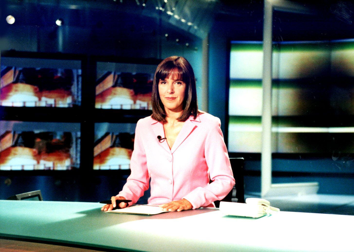 Ana Blanco presenta el Telediario en el año 2000.