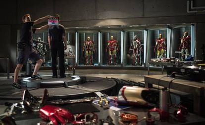 El actor Robert Downey Jr, de espaldas durante el rodaje de 'Iron man 3', en el año 2012.