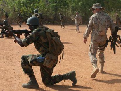 Entrenamiento de soldados malienses por españoles, hace unos días.