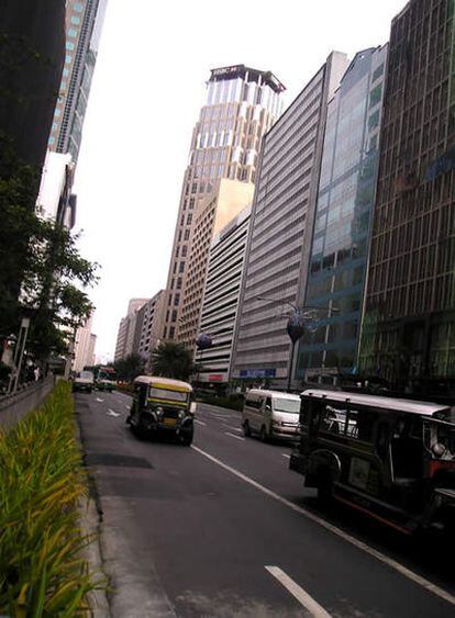 El pintoresco medio de transporte filipino recorre las calles de Manila