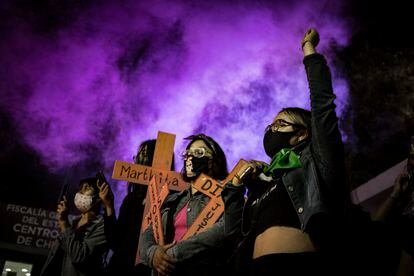 Una protesta feminista frente a la Fiscalía de Chimalhuaca, Estado de México.