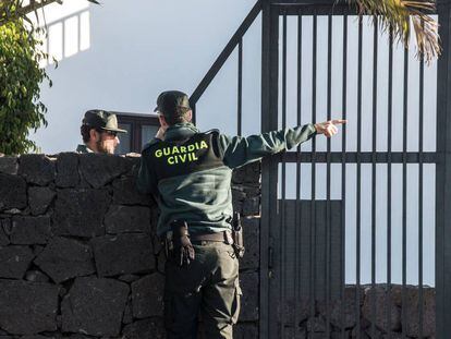 La Guardia Civil en el domicilio de Romina Celeste durante la investigación el pasado enero.