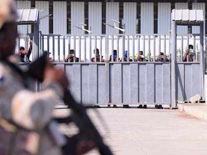 Militares de República Dominicana resguardan la frontera con Haití en Dajabón.