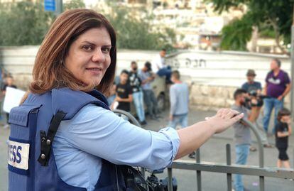 La periodista Shireen Abu Akleh, en una foto tomada por un colega de Al Jazeera, el 12 de junio de 2021 en Jerusalén.