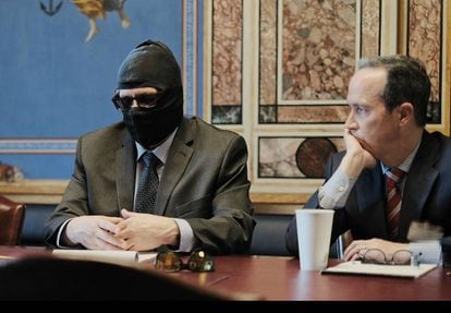 Rodchenkov, declarando junto con su abogado, en la Comisión Helsinki.