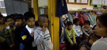 Clase multiétnica en un colegio de L´Hospitalet (Barcelona).