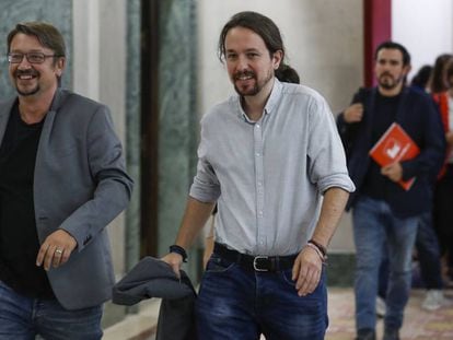 Xavier Dom&egrave;nech y Pablo Iglesias tras una reuni&oacute;n en el Congreso de los Diputados.