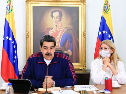 Nicolás Maduro junto a la primera dama, Cilia Flores, en el Palacio de Miraflores, en Caracas.