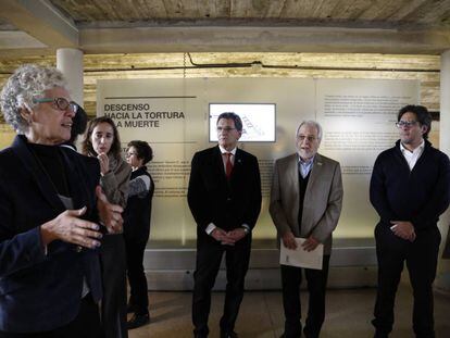 Eguiguren Praeli, en el centro, acompañado del ministro Garavano (d) y el secretario Avruj (i).