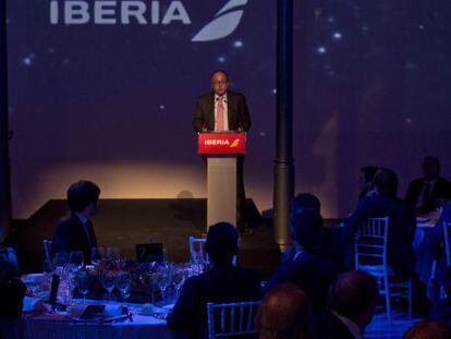 El presidente de Iberia, Luis Gallego, durante la cena en que se reparti&oacute; la exclusiva tarjeta Infinita Prime. 