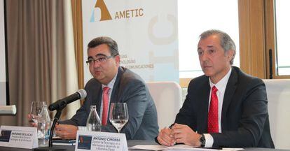 Antonio de Lucas y Antonio Cimorra, presidente del &aacute;rea TI de Ametic y director de TI y desarrollo de econom&iacute;a digital.