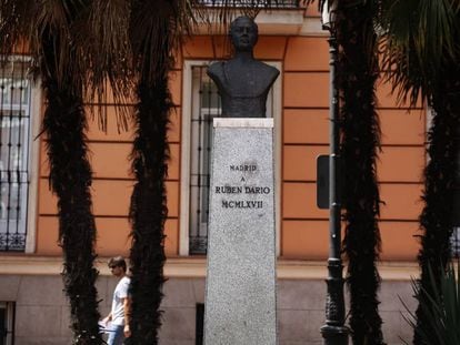 Busto dedicado al poeta Rubén Darío, en la glorieta del mismo nombre.